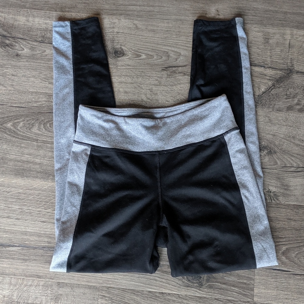 Black and grey workout legging